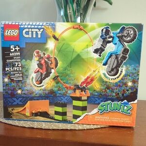 LEGO City Stunt Show Set - Red and Blue